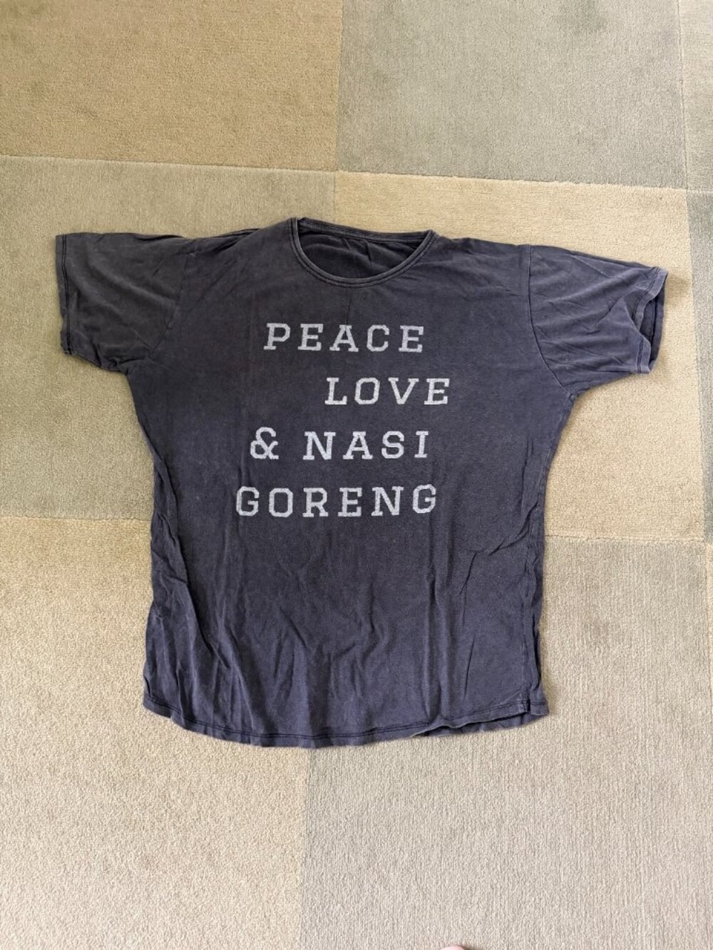 Peace Love and Nasi Goreng Men's T-Shirt - Size L